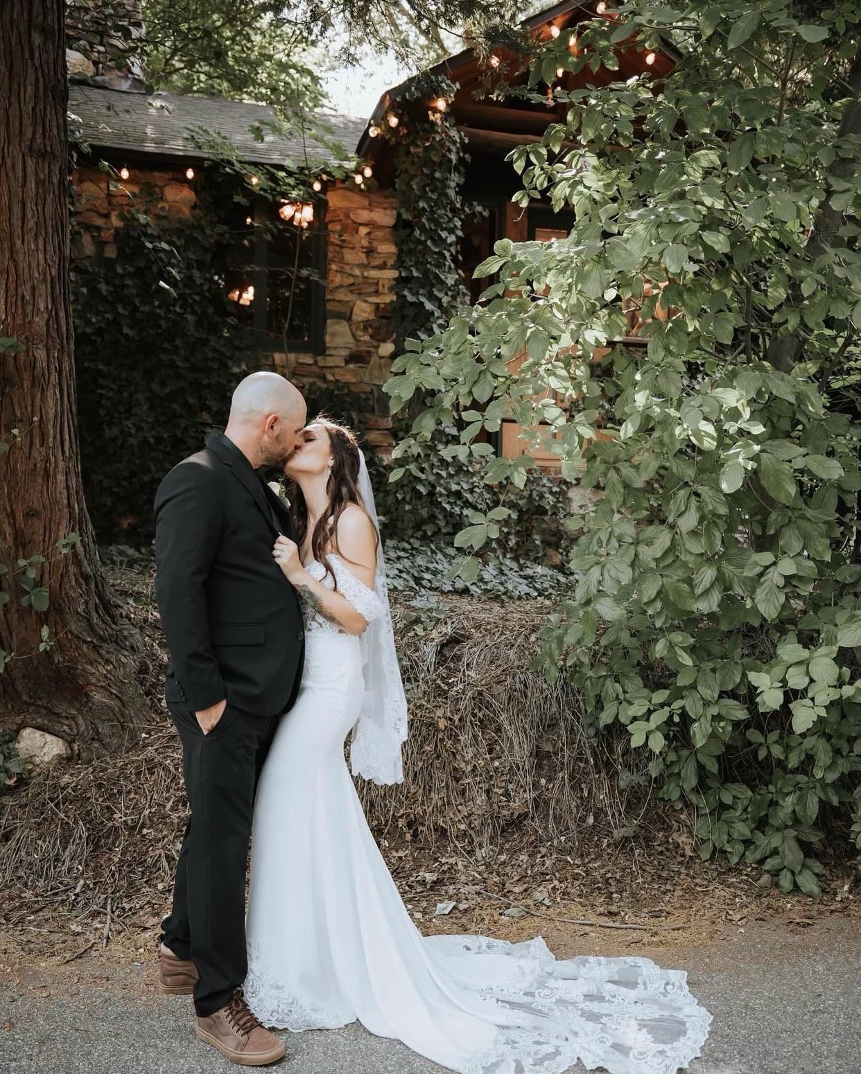 A couple photographed at Willow Woods Park — photograph 5