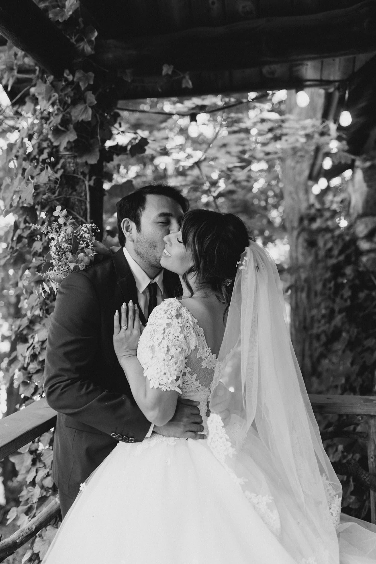 A couple photographed at Willow Woods Park — photograph 8