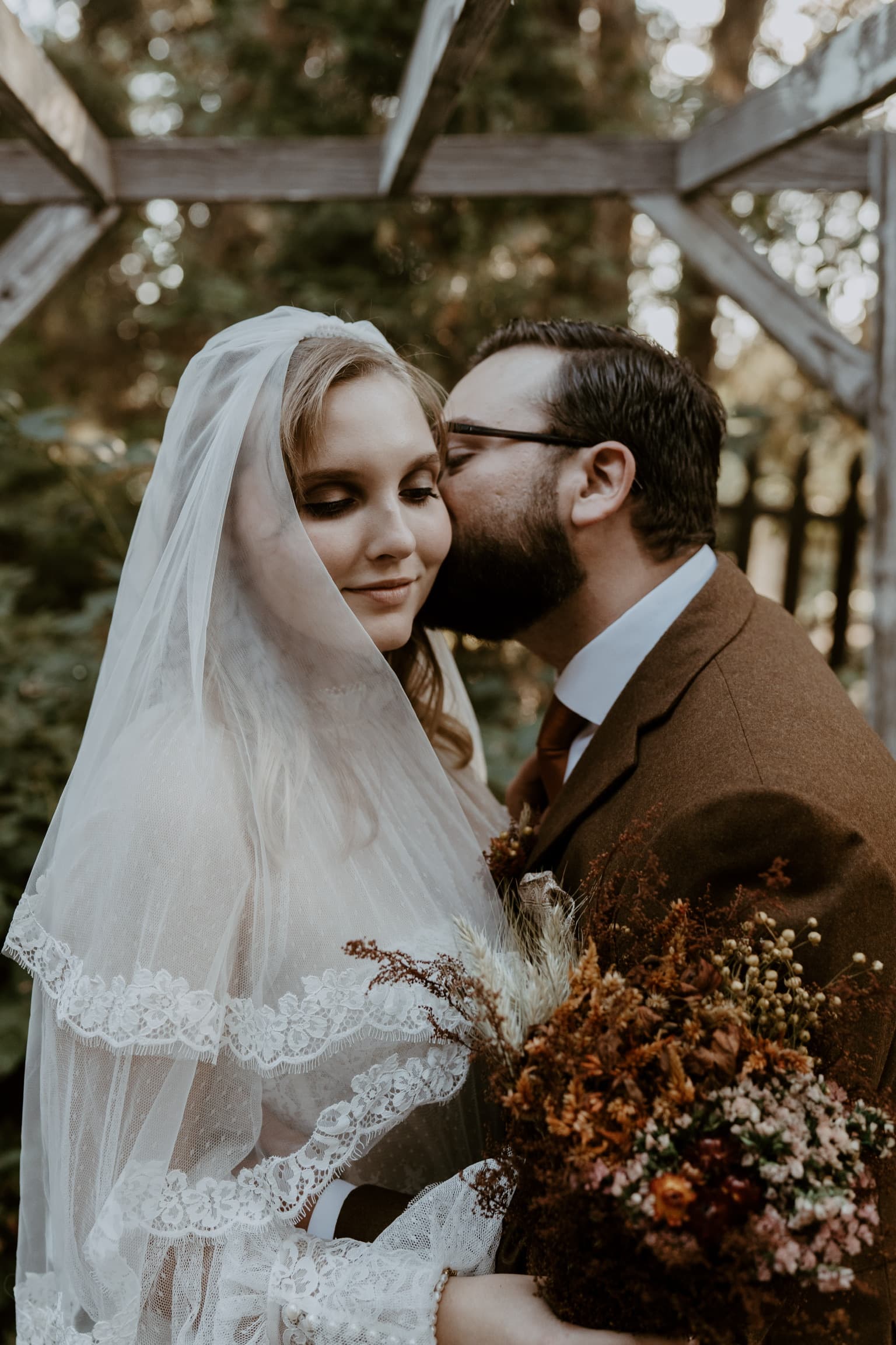 A couple photographed at Willow Woods Park — photograph 17